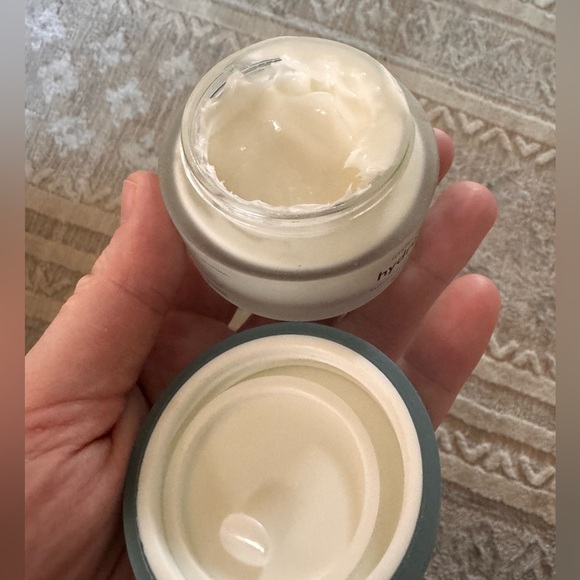 hers moisturizer - Picture 4 of 4